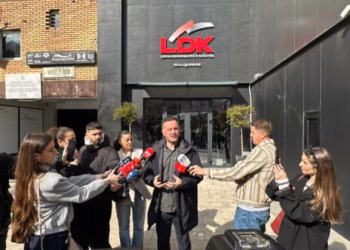 ​Molliqaj “shpall” Bedri Hamzën dhe Lumir Abdixhikun anëtarë nderi të VV-së