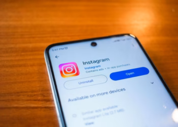 ​Instagram do të njoftojë prindërit nëse fëmijët kërkojnë terma për vetëvrasjen