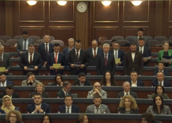 Betohen deputetët e rinj dhe ata që munguan në seancën konstituive