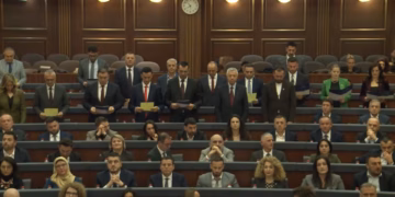 Betohen deputetët e rinj dhe ata që munguan në seancën konstituive