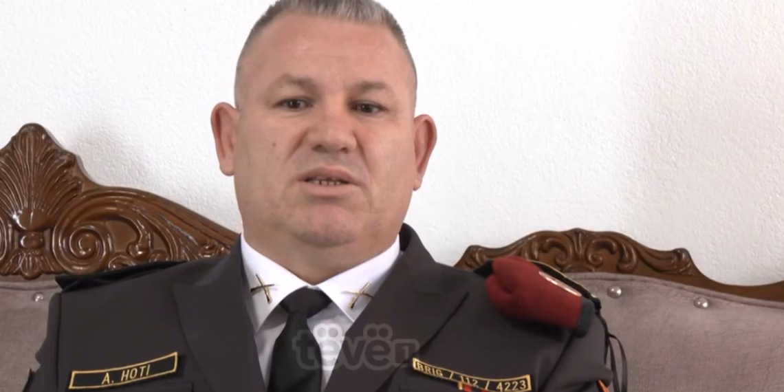 Ushtari i UÇK-së nderohet me titullin ‘Ambasador i Paqes i Shqipërisë’, ndihmoi qytetarët pas tërmetit dhe kontribuoi në pajtimin mes disa familjeve