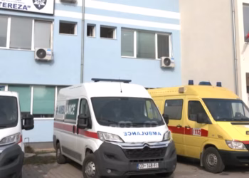 Punëtorët e QKMF-së në Klinë paguhen nën pagën minimale, sindikata paralajmëron grevë