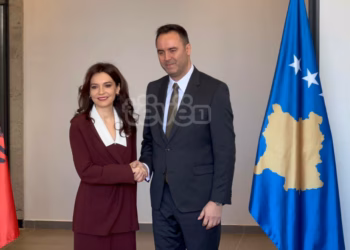 Spiropali nis vizitën zyrtare në Kosovë, pritet nga Konjufca