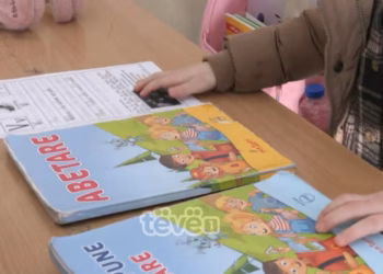 Rast i rrallë – fëmijët 9 dhe 7 vjeç paraqitën në shkollë, nuk kanë ndjekur asnjë ditë mësim