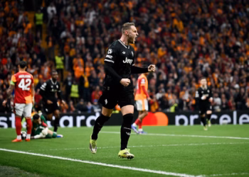 Juventusi po avancon në Stamboll pas 45 minutave