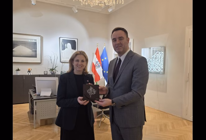 Konjufca në Vjenë takon Beate Meinl-Reisinger, theksohet mbështetja e Austrisë për integrimin evropian të Kosovës