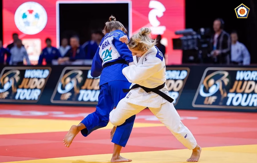 Shkëlqen Distria, rrëmben medaljen e artë në Paris