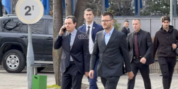 Kurti e Abdixhiku arrijnë në Kuvend për takimin konsultativ për zgjedhjen e presidentit