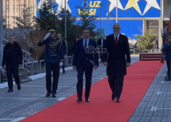 Kurti pret me ceremoni shtetërore Ramën