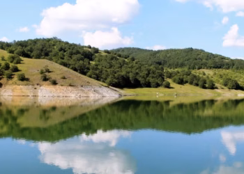 IKShPK thotë se uji në Liqenin e Badocit është i sigurt për pije