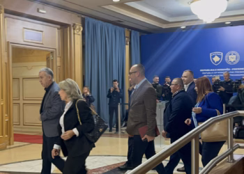 Lista Serbe nuk e duron himnin e Kosovës, lëshon seancën