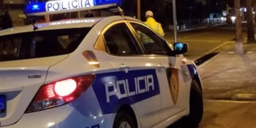 Vdes 23-vjeçari gjatë riparimit të mjetit në servis