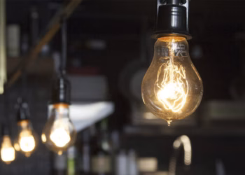 Thirrje për protestë kundër rritjes së çmimit të energjisë elektrike