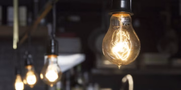 Thirrje për protestë kundër rritjes së çmimit të energjisë elektrike