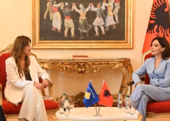 Kryeparlamentarja Albulena Haxhiu nesër pret në takim kryediplomaten shqiptare Elisa Spiropalin