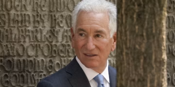 Franca i ndalon ambasadorit amerikan qasjen e drejtpërdrejtë te anëtarët e qeverisë franceze