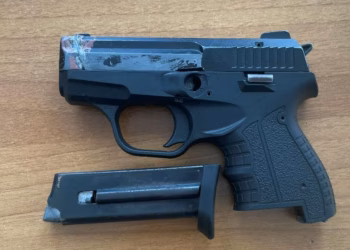 21-vjeçar shoqërohet në polici në Kaçanik, i gjendet pistoletë në shtëpi