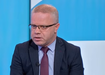 A mund të vazhdojë puna e Kuvendit pa votimin e nënkryetarit nga komuniteti serb?- sqaron avokati Ardian Bajraktari