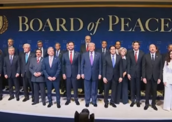 Nis mbledhja inauguruese e Bordit të Paqes, në foton familjare edhe Vjosa Osmani dhe Edi Rama