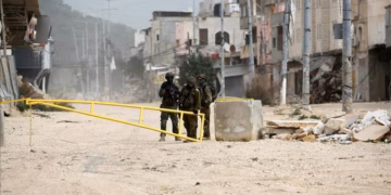 Katër palestinezë të plagosur dhe 24 të arrestuar në sulmet dhe bastisjet izraelite në Bregun Perëndimor