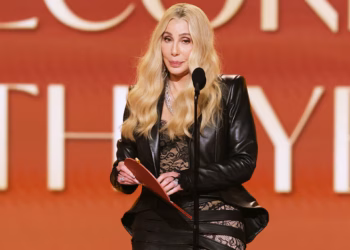 Cher shpall gabimisht këngëtarin e ndjerë si fitues të Grammy-t