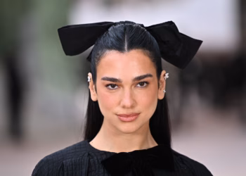 Dua Lipa reagon pasi një fanse që kishte emigruar për punë i kërkoi këshillë!