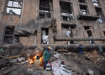 Sulmet ruse lënë të vrarë 7 persona në Ukrainë, teksa në Abu Dhabi vijojnë bisedimet për paqe