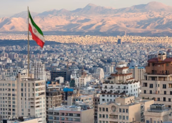 Irani këshillon banorët të largohen nga Teherani, raportohen viktima pas sulmit në një shkollë