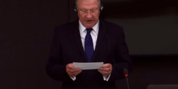 Dëshmitari i Thaçit Duncan: Pres me padurim përgjigjen e Prokurorisë në Hagë