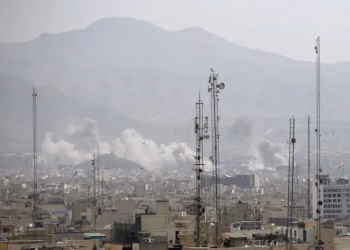 Sulmet iraniane në Katar plagosin tetë persona, Doha thërret ambasadorin dhe paralajmëron pasoja