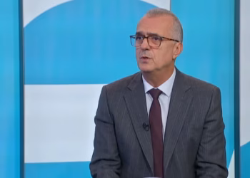 Dugolli: E votuam Simiqin për të shmangur dëme të mëdha për shtetin, s’kemi ndryshuar qëndrim