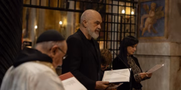 Rama viziton Genazzanon në Vatikan: Nga 1467, asnjë kryetar shteti shqiptar s’e kishte shkelur pragun e bazilikës