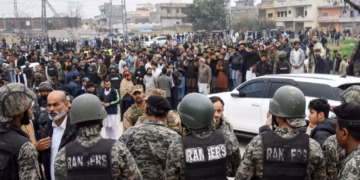 Të paktën 31 të vrarë nga sulmi vetëvrasës në një xhami në Pakistan