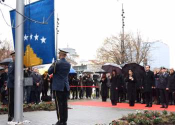 Komandanti i FSK-së uron 18-vjetorin e Pavarësisë