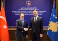 Konjufca takohet me ambasadorin e Turqisë, riafirmohet partneriteti i ngushtë