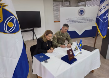 Policia e Kosovës pranon donacion me pajisje fitnesi nga KFOR-i