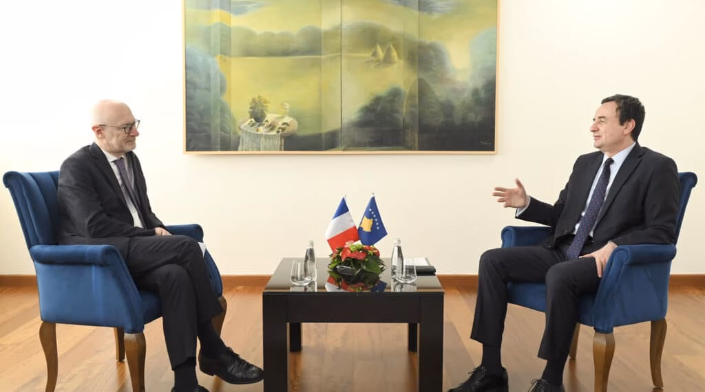 Kurti takohet me ambasadorin francez, Olivier Guérot