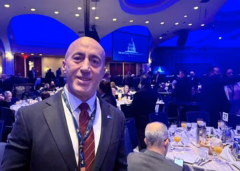 Haradinaj publikon fotografi nga Uashingtoni ku Trump pritet të mbajë fjalimin në Lutjet e Mëngjesit