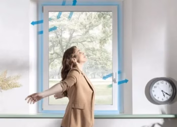 Koha më e mirë e ditës për ajrosjen e shtëpisë, ja sa minuta mjaftojnë…