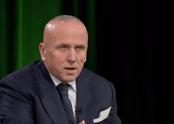 Kulla: Politikanët shqiptarë të mësojnë nga ekonomia, jo të bëjnë fotografi në SHBA