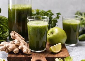 Ja çfarë duhet të pini me stomakun bosh për t’u pastruar nga toksinat