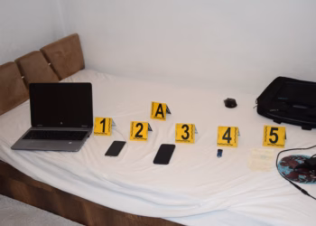 Arrestohen tre persona të dyshuar për krim të organizuar, sekuestrohen mbi 11 mijë euro