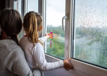 Si ta përballoni motin e zymtë dhe shiun e pandërprerë