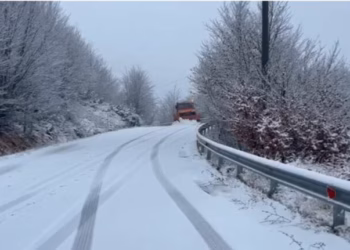 Rrugët drejt pikave kufitare të kalueshme, disa segmente me borë e akull