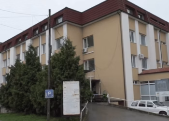 Vdes një person në spitalin e Gjakovës, policia jep detaje