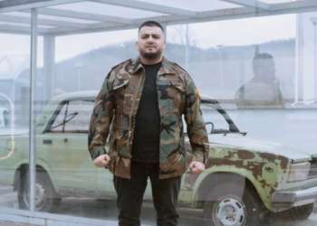 Ermal Fejzullahu publikon këngë për heroin Hakif Zejnullahu