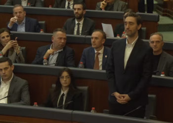 Munguan në seancën konstituive, Uran Ismaili dhe Afërdita Hajrizi betohen sot si deputetë