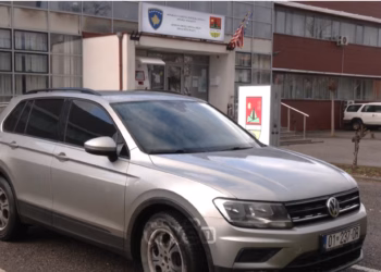 Kryetari i Obiliqit, Halil Thaçi, e dhuron veturën e tij zyrtare për OVL-UÇK-në