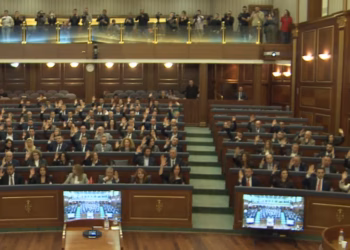 Kuvendi miraton rezolutën për procesin gjyqësor ndaj ish-krerëve të UÇK-së