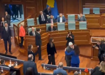 Osmani e Kurti s’përshëndeten në seancën solemne në Kuvend